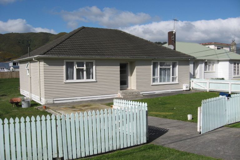 Photo of property in 174 Wellington Road, Wainuiomata, Lower Hutt, 5014