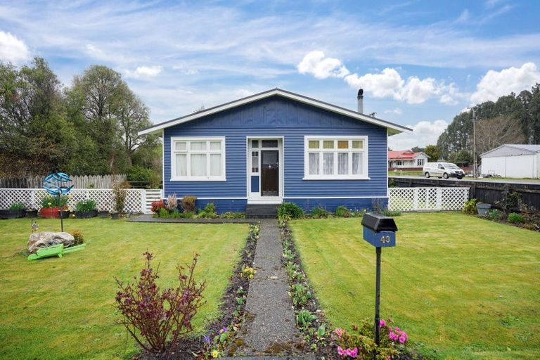 Photo of property in 43 Half Mile Road, Tuatapere, 9620