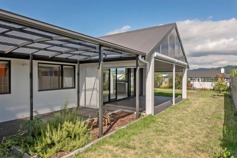 Photo of property in 1 Topping Place, Whitianga, 3510
