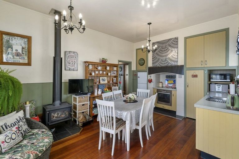 Photo of property in 10 Riverside Drive, Kelvin Grove, Palmerston North, 4470