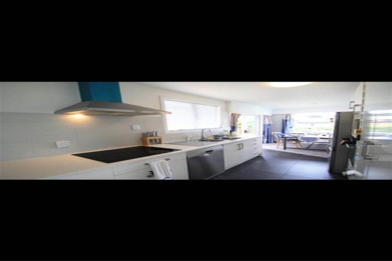 Photo of property in 19 Segedin Place, Glenfield, Auckland, 0629