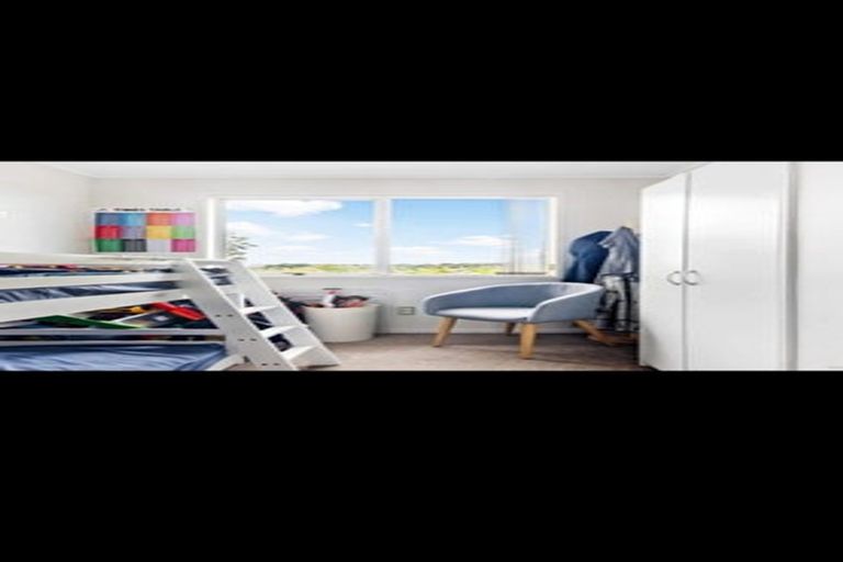 Photo of property in 16 Glenbervie Crescent, Massey, Auckland, 0614