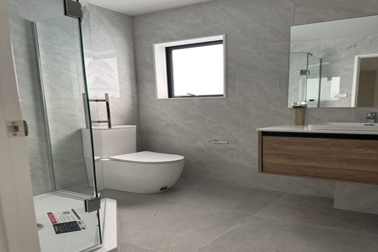 Photo of property in 113e Sycamore Drive, Sunnynook, Auckland, 0620