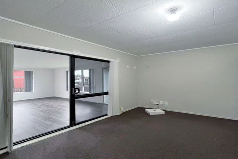 Photo of property in 3 Rukumoana Place, Clendon Park, Auckland, 2103