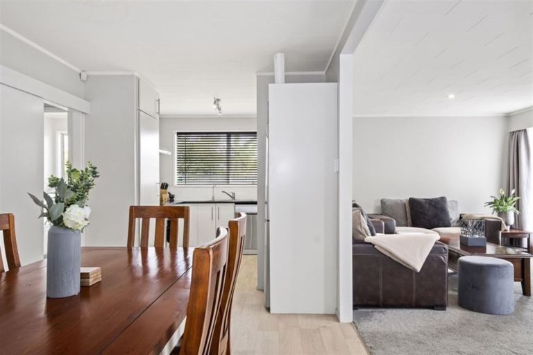 Photo of property in 13 Carbery Place, Manurewa, Auckland, 2102