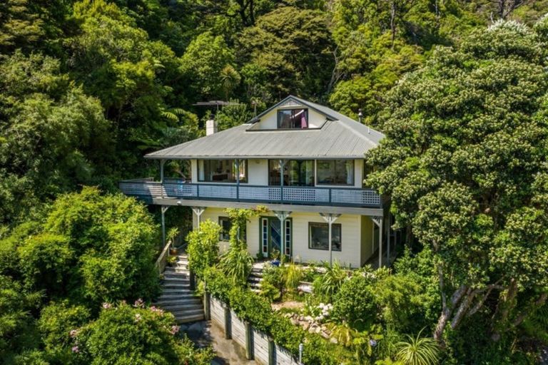 Photo of property in 16 Marama Terrace, Eastbourne, Lower Hutt, 5013