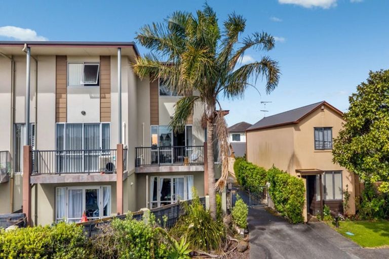 Photo of property in 7/29 Haven Drive, East Tamaki, Auckland, 2013