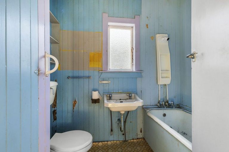 Photo of property in 106 Coutts Street, Kilbirnie, Wellington, 6022