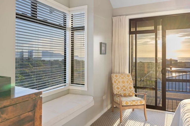 Photo of property in 8 Beachview Grove, Peka Peka, Waikanae, 5391