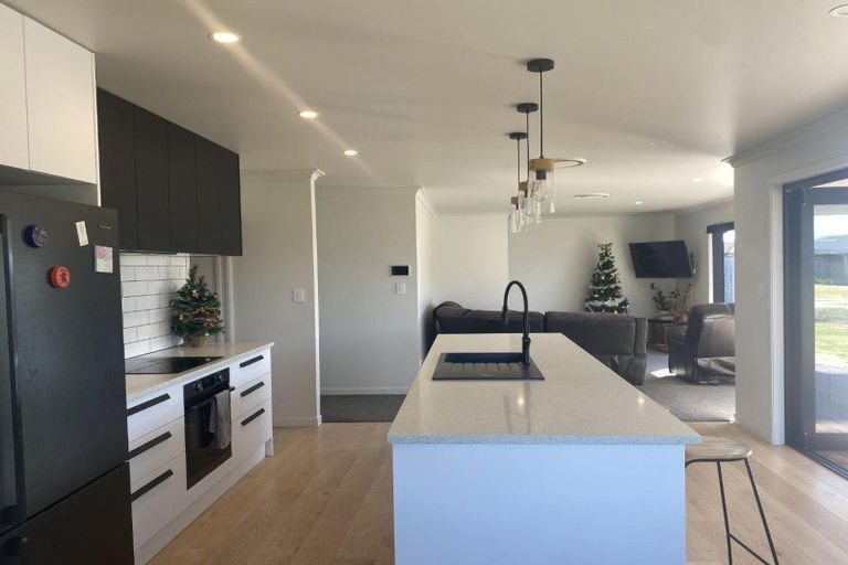 Photo of property in 21 Saint Michael Crescent, One Tree Point, 0118