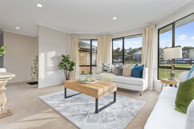 Photo of property in 35 Cabeleigh Drive, Helensville, 0800