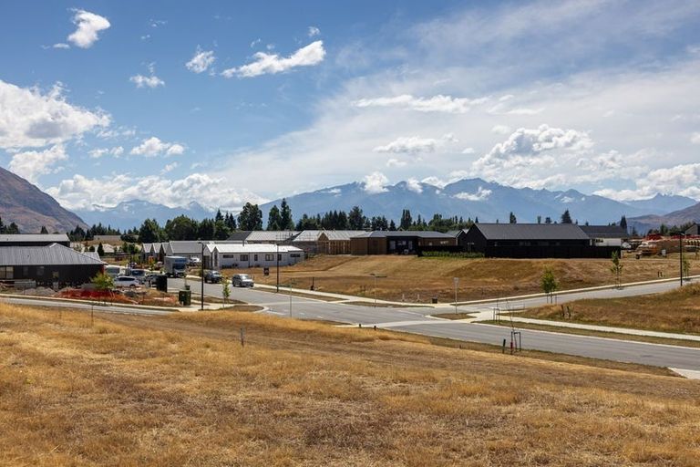 Photo of property in 4 Durry Lane, Wanaka, 9305