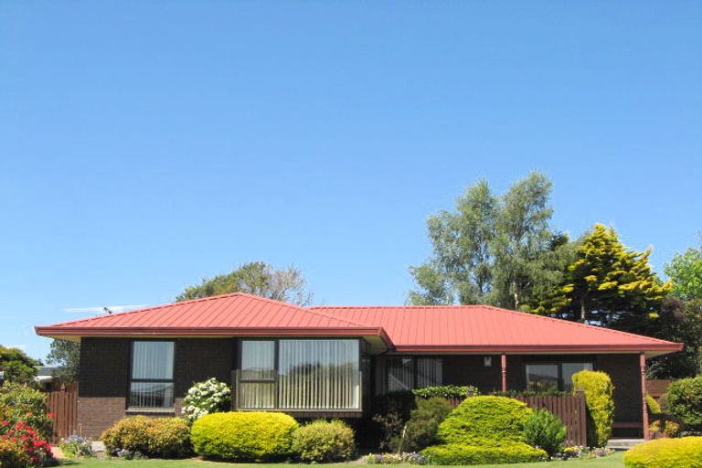 Photo of property in 8 Lowry Avenue, Redwood, Christchurch, 8051