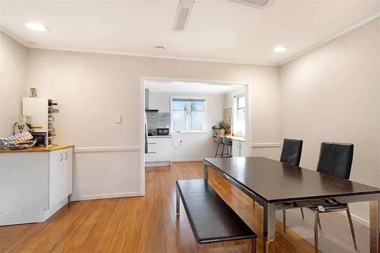 Photo of property in 129 View Road, Sunnyvale, Auckland, 0612