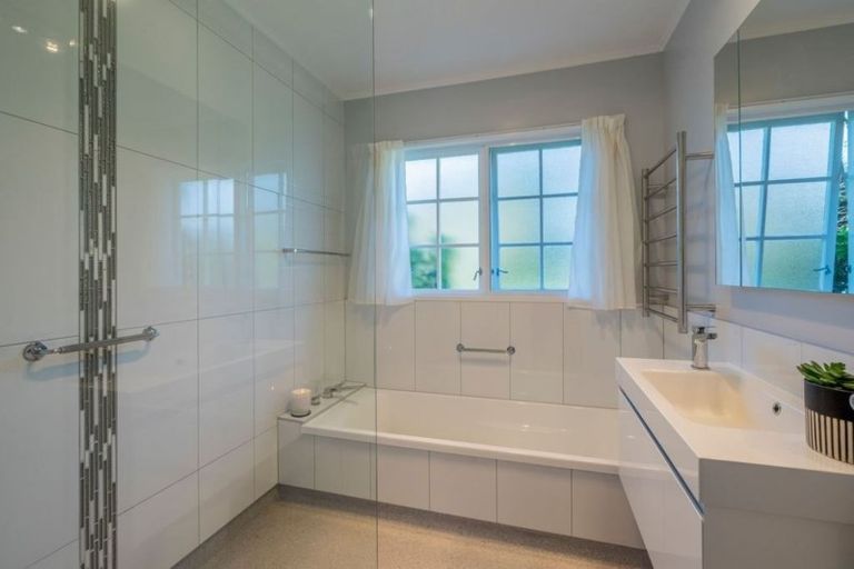 Photo of property in 6 Paretai Grove, Waikanae, 5036