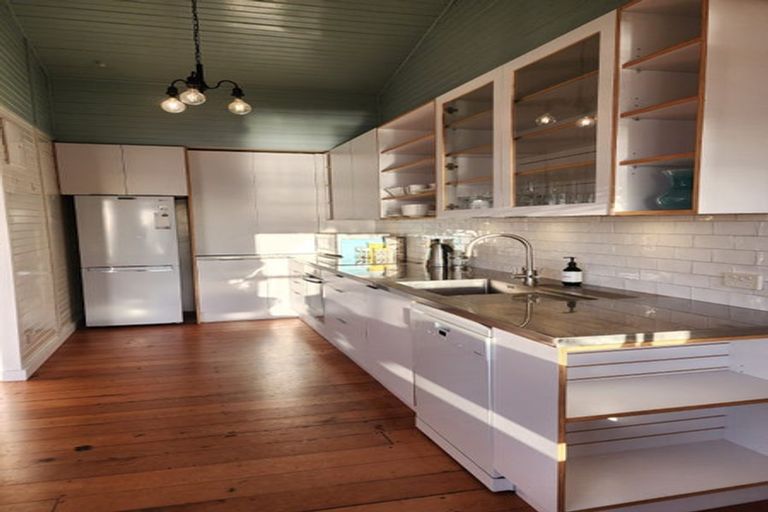 Photo of property in 34 The Parade, Paekakariki, 5034