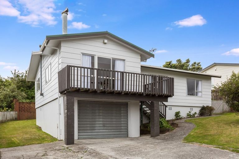 Photo of property in 40 Omapere Street, Whitby, Porirua, 5024