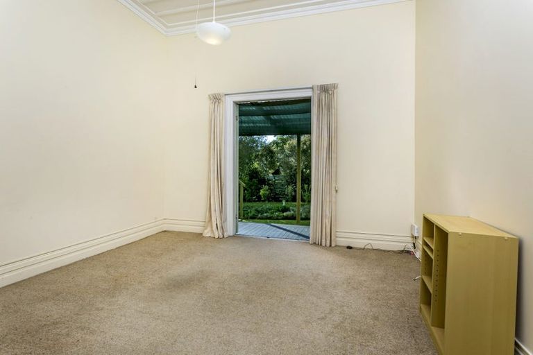 Photo of property in 120 Eskdale Road, Birkdale, Auckland, 0626