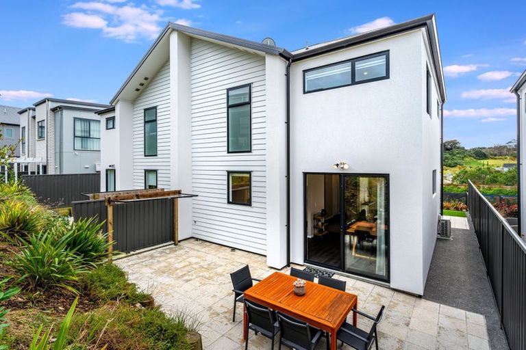 Photo of property in 5 Koreke Close, Kenepuru, Porirua, 5022