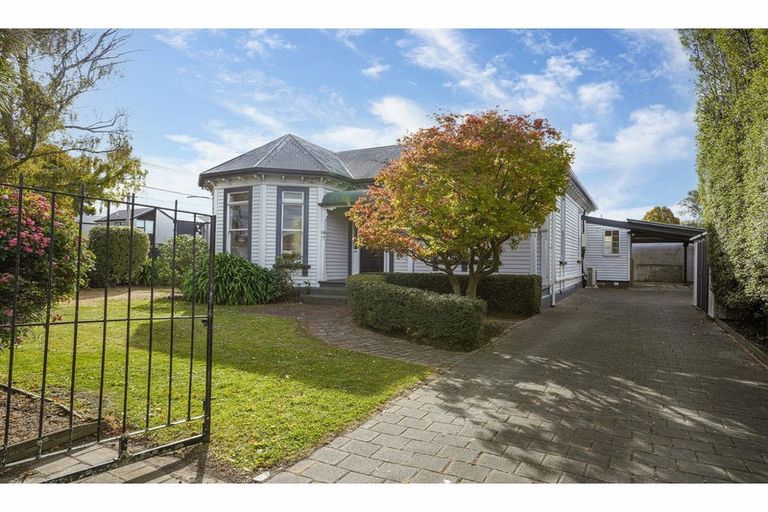 Photo of property in 23 Gresford Street, Edgeware, Christchurch, 8013