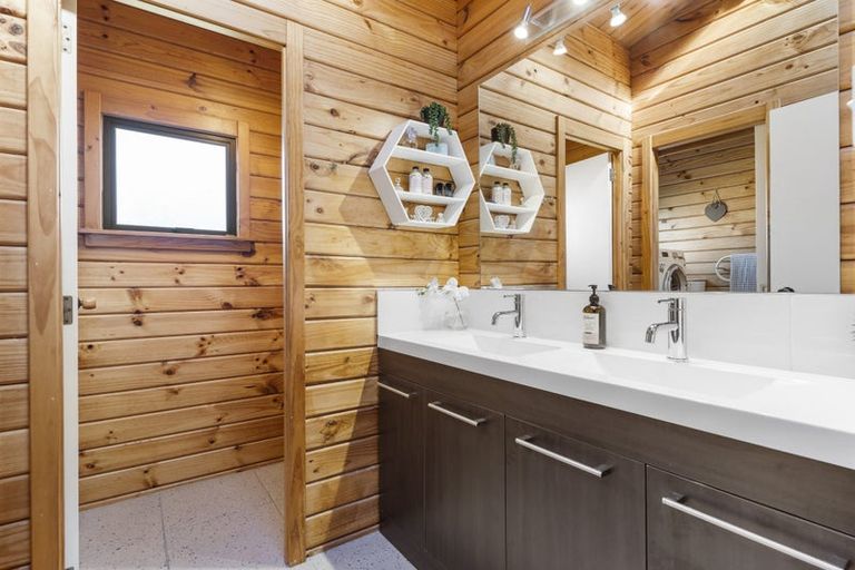 Photo of property in 33b Kauri Road, Stanmore Bay, Whangaparaoa, 0932