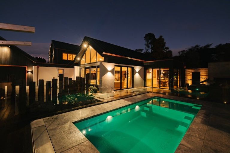 Photo of property in 71 Kanuka Drive, Hokowhitu, Palmerston North, 4410