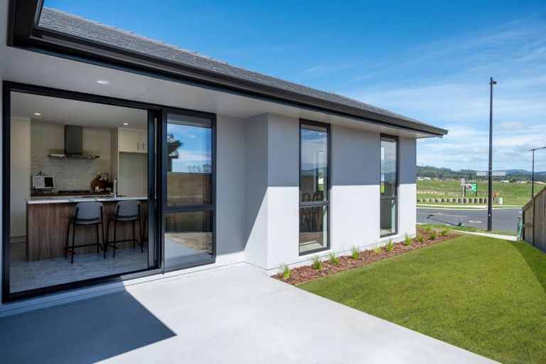 Photo of property in 44 Kohekohe Drive, Owhata, Rotorua, 3010