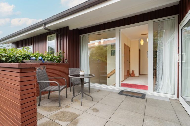 Photo of property in 5 Lane Crescent, Tawa, Wellington, 5028