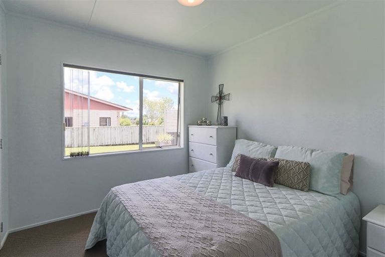 Photo of property in 19 Tawari Street, Inglewood, 4330