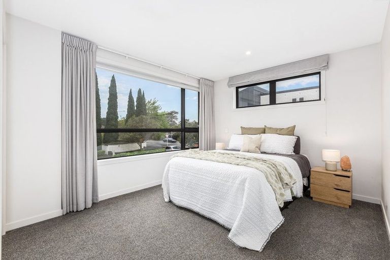 Photo of property in 1b Wai-iti Crescent, Woburn, Lower Hutt, 5010
