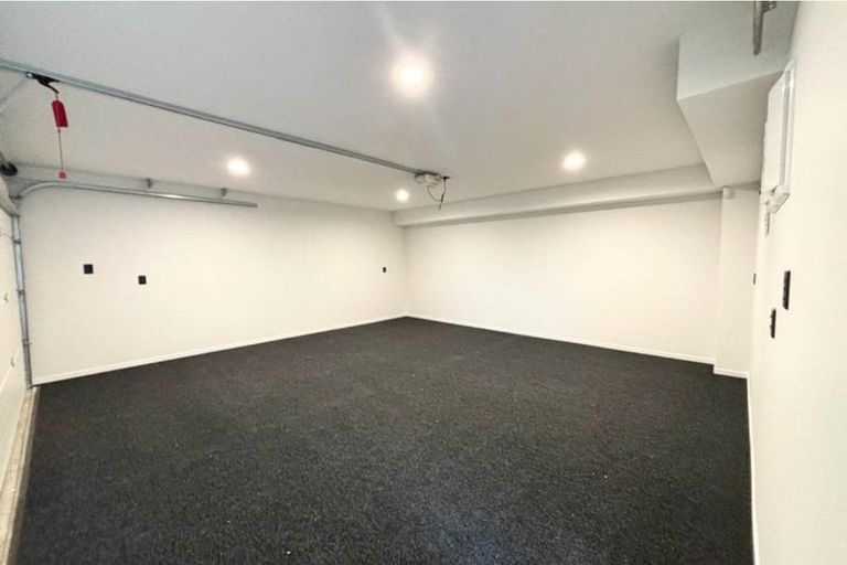 Photo of property in 2 Embling Place, Eastern Beach, Auckland, 2012