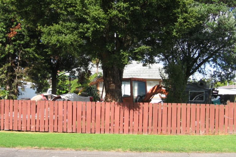 Photo of property in 9 Enderby Drive, Te Atatu Peninsula, Auckland, 0610