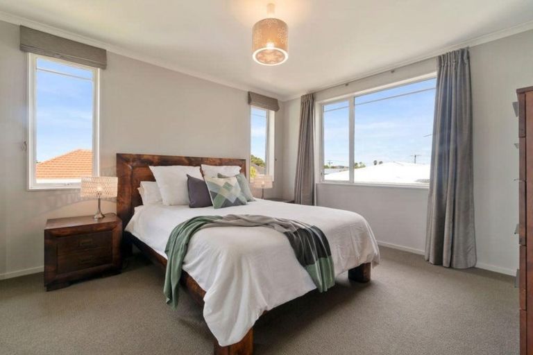 Photo of property in 25a Rewarewa Road, Te Atatu Peninsula, Auckland, 0610