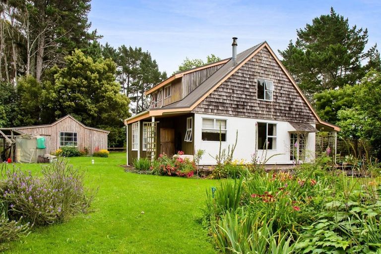 Photo of property in 644 Inland Road North, Onaero, Waitara, 4383