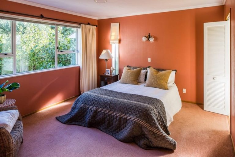 Photo of property in 103 Kahu Road, Paremata, Porirua, 5024