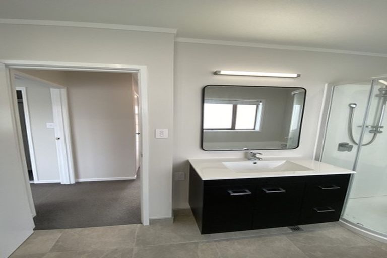 Photo of property in 1/32 Shanaway Rise, Hillcrest, Auckland, 0627