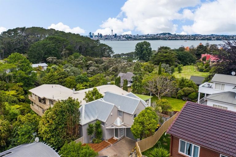 Photo of property in 52a Colonial Road, Birkenhead, Auckland, 0626