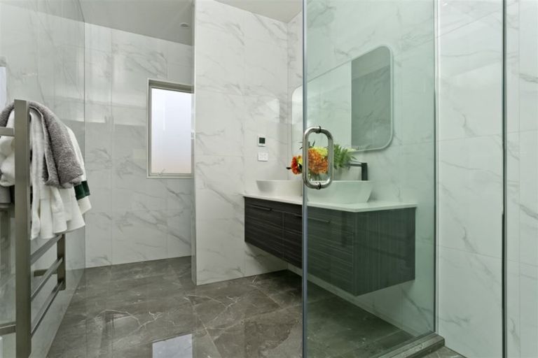 Photo of property in 47 Symes Drive, Red Beach, 0932