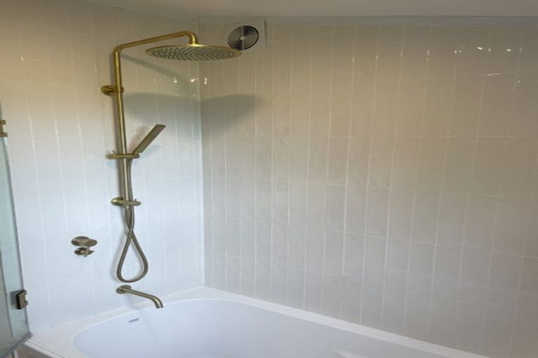 Photo of property in 60 Kauri Point Road, Laingholm, Auckland, 0604