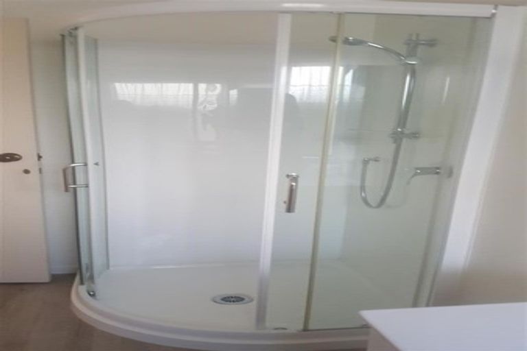 Photo of property in 2/23 Septimus Place, Henderson, Auckland, 0612