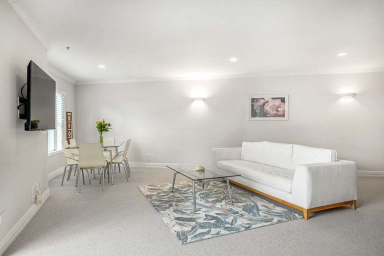 Photo of property in 1 Queen Street, New Plymouth, 4310