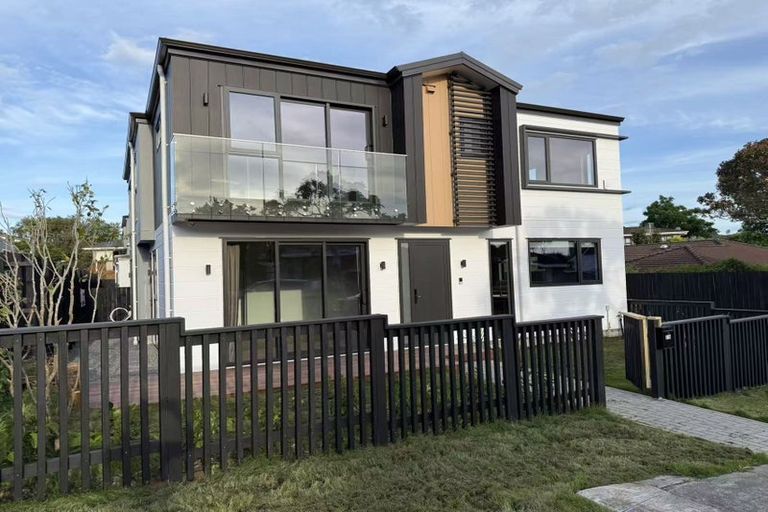 Photo of property in 21 Voltaire Court, Botany Downs, Auckland, 2010