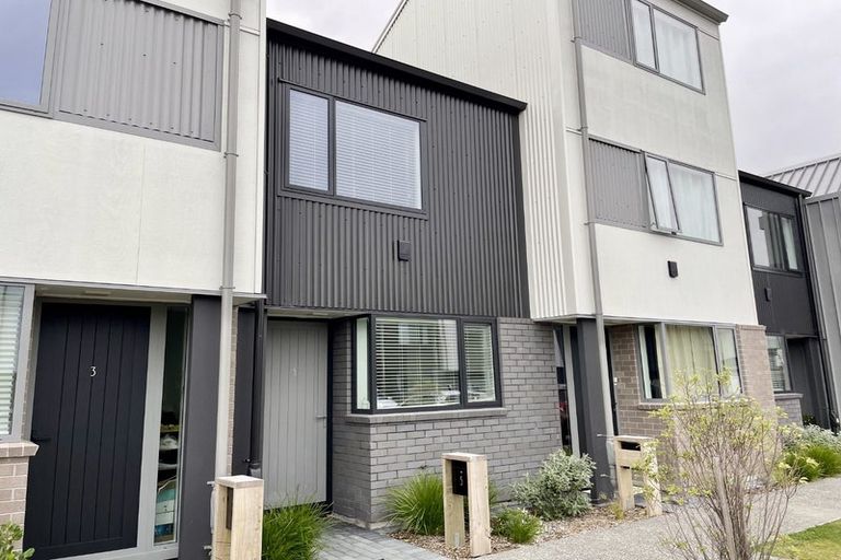 Photo of property in 5 Ara Paiwhenua, Tawa, Wellington, 5028