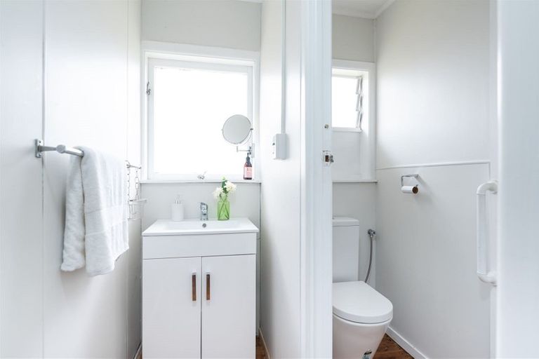 Photo of property in 38 Elliott Avenue, Bayview, Auckland, 0629