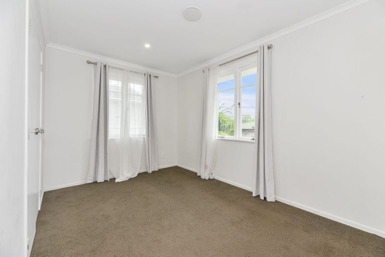 Photo of property in 11 Harrington Road, Henderson, Auckland, 0610