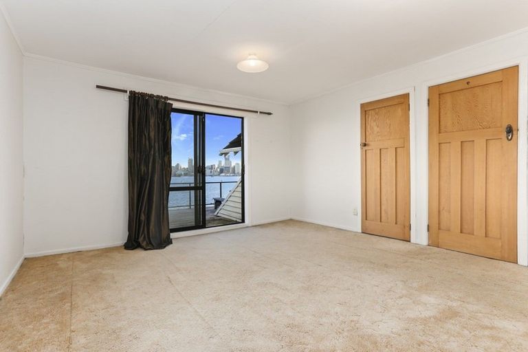 Photo of property in 5 Stanley Point Road, Stanley Point, Auckland, 0624