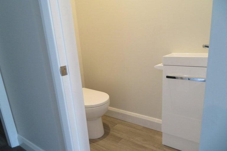 Photo of property in 24 Governor Road, Northland, Wellington, 6012