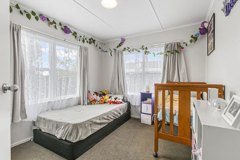 Photo of property in 64 Friedlanders Road, Manurewa, Auckland, 2102