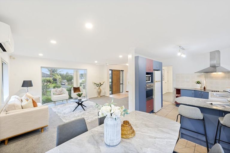 Photo of property in 6 Rosebay Rise, Henderson, Auckland, 0610