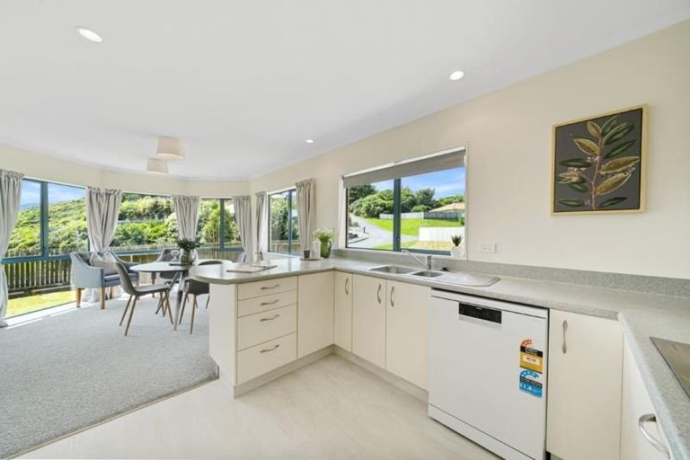 Photo of property in 245 Maungaraki Road, Maungaraki, Lower Hutt, 5010